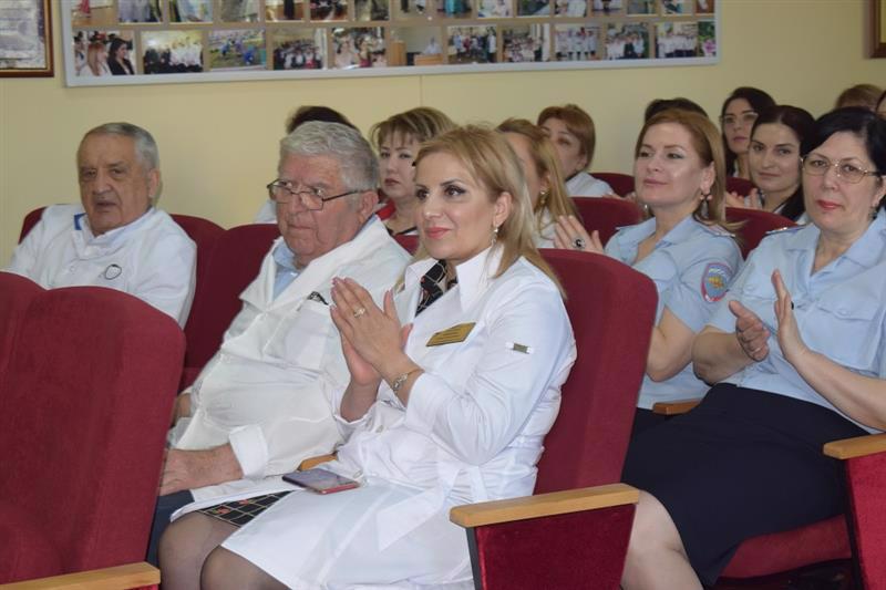 РУКОВОДИТЕЛЬ ДАГЕСТАНСКОГО УПРАВЛЕНИЯ РОСГВАРДИИ ПОЗДРАВИЛ МЕДСЕСТЕР ИЗ ВЗАИМОДЕЙСТВУЮЩЕЙ СТРУКТУРЫ С ПРОФЕССИОНАЛЬНЫМ ПРАЗДНИКОМ