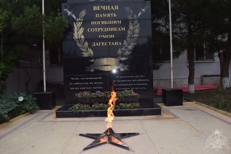В Дагестане росгвардейцы почтили память погибших во время событий 1999-го года