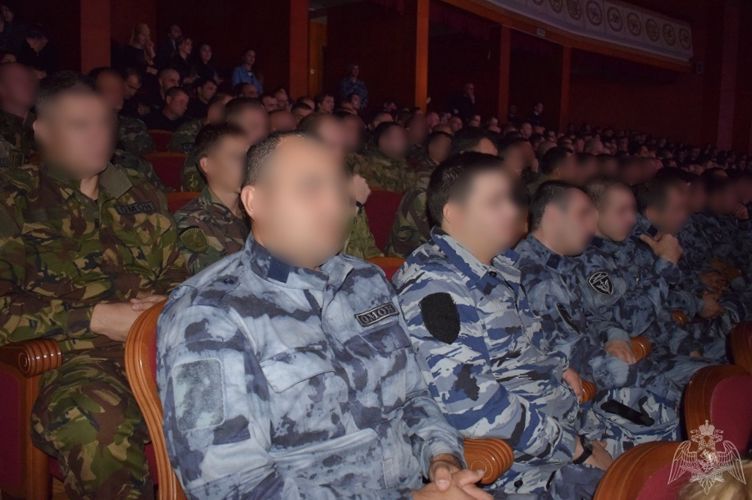 Дагестанские росгвардейцы посетили праздничный концерт ко Дню сотрудников органов внутренних дел