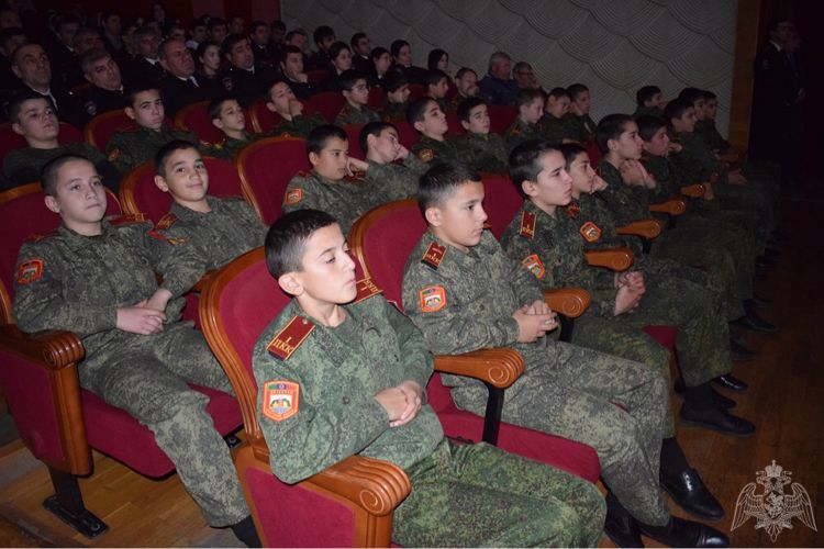 Дагестанские росгвардейцы посетили праздничный концерт ко Дню сотрудников органов внутренних дел