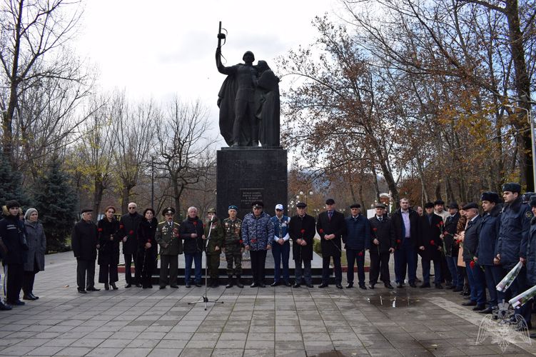 В Дагестане росгвардейцы приняли участие в мероприятиях, приуроченных ко Дню неизвестного солдата