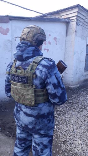 При участии ОМОН в Дагестане задержаны подозреваемые в незаконном обороте наркотических средств