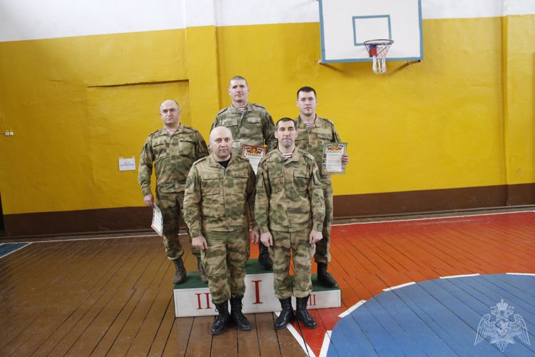 В махачкалинском соединении Росгвардии состоялся чемпионат по гиревому спорту