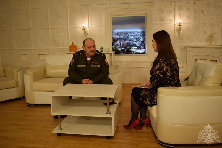 Офицер Росгвардии стал гостем телепередачи ко Дню защитника Отечества на ГТРК «Дагестан»