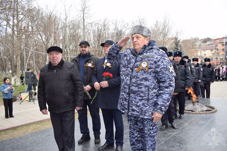 Росгвардейцы Дагестана приняли участие в патриотической акции «Ленточка памяти»