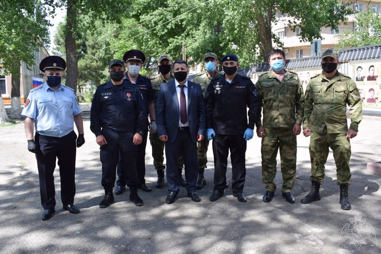 Росгвардейцы Дагестана поздравили с Днем защиты детей воспитанников социального учреждения