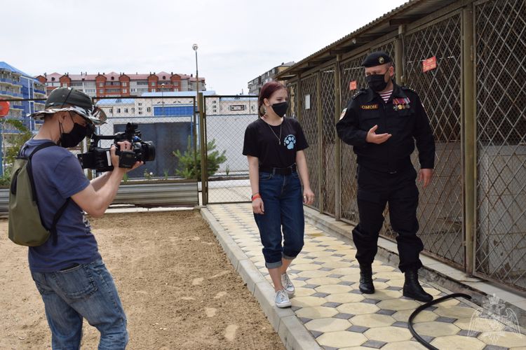 Журналисты РГВК «Дагестан» побывали в гостях у кинологов каспийского ОМОН