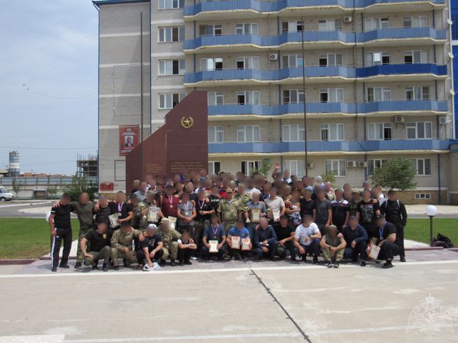 В Дагестане состоялись соревнования по троеборью среди сотрудников СОБР