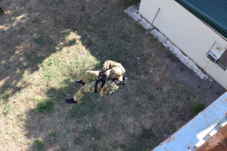 В Дагестане росгвардейцы проходят высотную подготовку