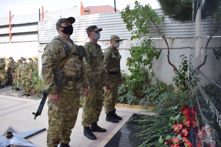 В Дагестане росгвардейцы почтили память сотрудников, погибших при исполнении служебных обязанностей