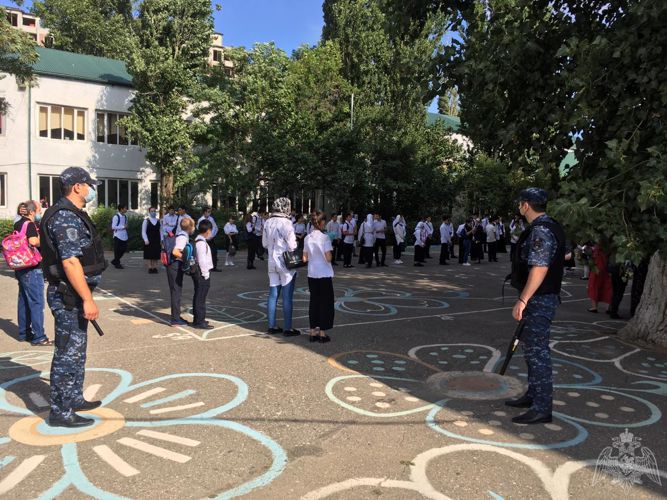 Свыше 560 росгвардейцев обеспечили безопасность во время празднования Дня знаний в Дагестане
