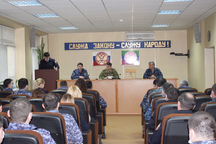 В Дагестане сотрудники вневедомственной охраны отметили профессиональный праздник