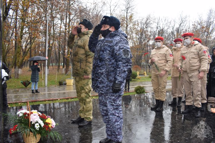 В Дагестане росгвардейцы приняли участие в мероприятиях, посвященных Дню неизвестного солдата