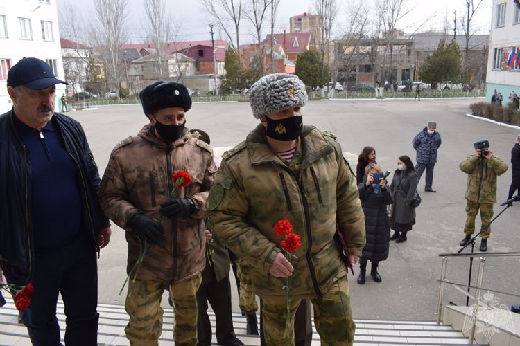 В Дагестане почтили память павшего воина правопорядка