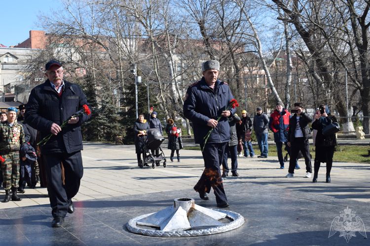 В Дагестане росгвардейцы почтили память павших защитников Отечества