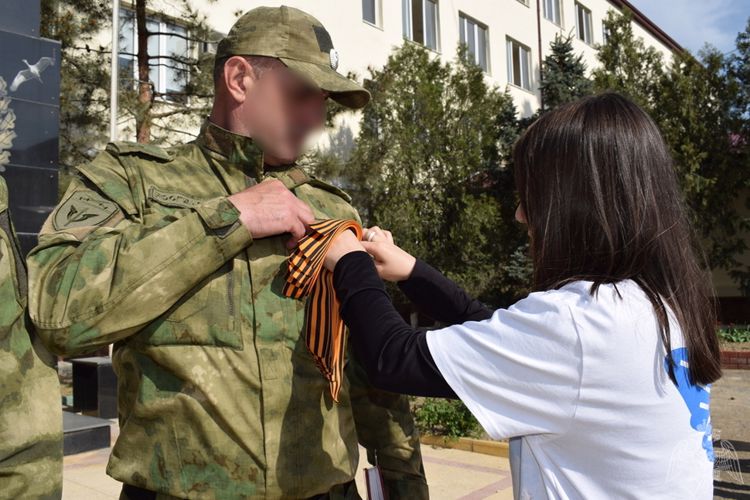 В Дагестане росгвардейцы присоединились к всероссийской акции «Георгиевская ленточка»