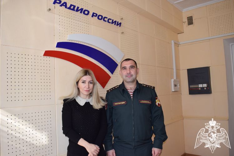 Офицер Росгвардии рассказал слушателям дагестанского радио о службе РХБ защиты