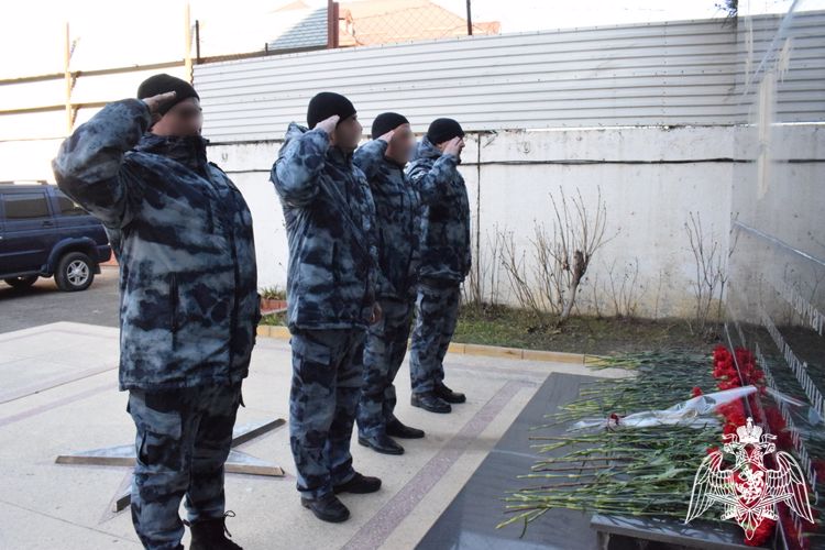 Росгвардейцы Дагестана почтили память сослуживцев, погибших в ходе кизлярских и первомайских событий 1996 года