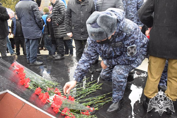 В Дагестане росгвардейцы почтили память воинов-интернационалистов