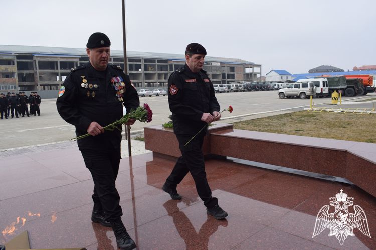 В Дагестане росгвардейцы почтили память павших защитников Отечества