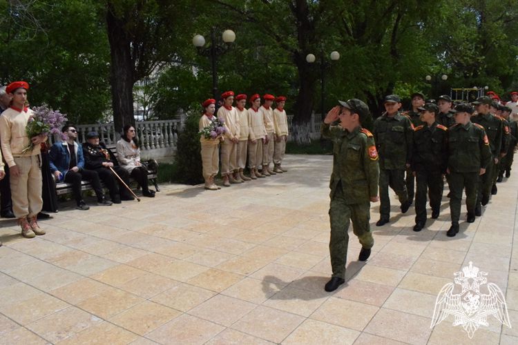 В Махачкале росгвардейцы провели персональный парад для ветерана Великой Отечественной войны