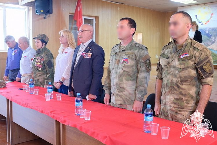 В Дагестане росгвардейцы приняли участие в патриотическом мероприятии ко Дню государственного флага