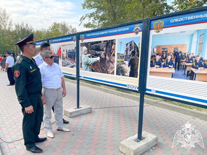В Дагестане росгвардейцы приняли участие в открытии  фотовыставки, приуроченной ко Дню солидарности в борьбе с терроризмом