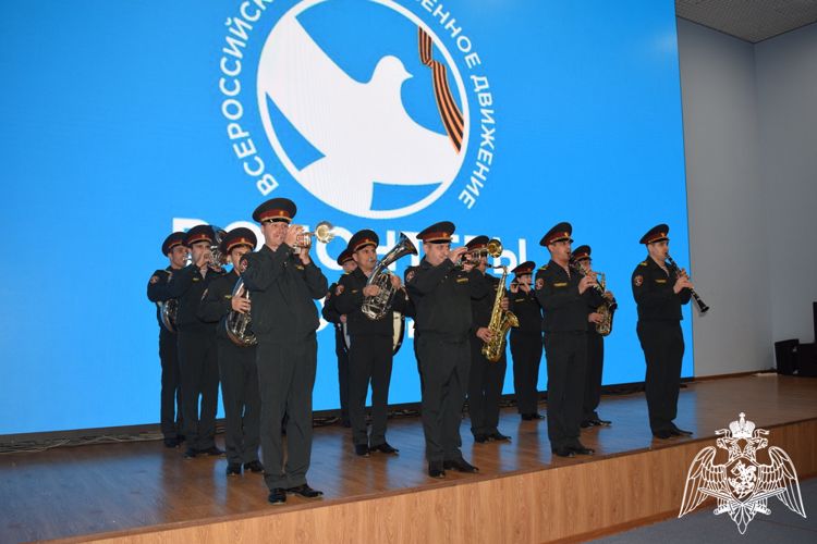 В Дагестане росгвардейцы поздравили представителей движения «Волонтеры Победы» с годовщиной со дня образования