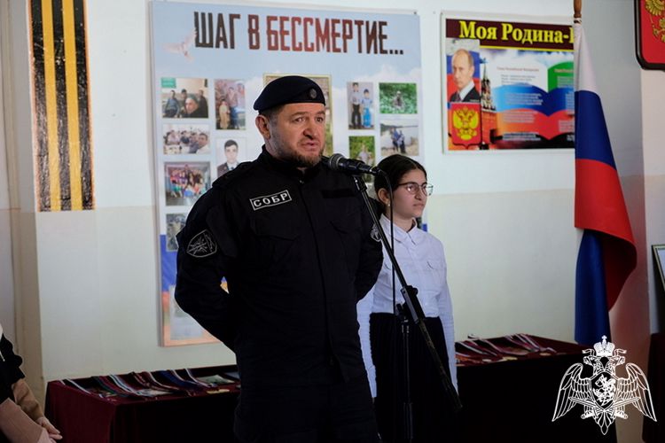Именем погибшего росгвардейца названа школа в Дагестане