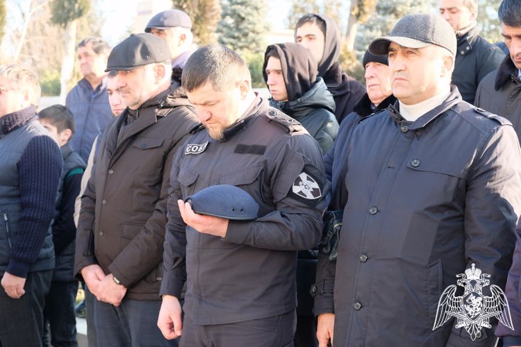 Память погибшего бойца СОБР Росгвардии увековечена в Дагестане