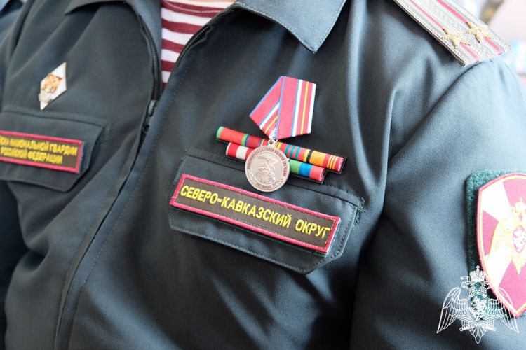  Махачкалинскому соединению Росгвардии вручили Боевое знамя