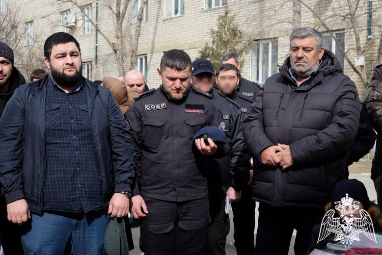 Память офицера СОБР Росгвардии увековечили в Дагестане