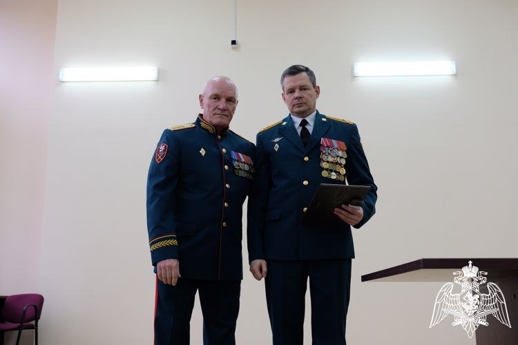  Командующий Северо-Кавказским округом Росгвардии вручил награды росгвардейцам в Дагестане