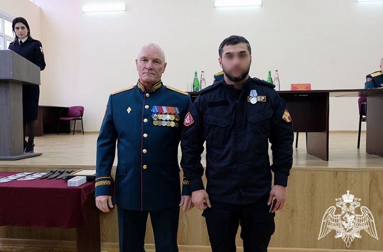  Командующий Северо-Кавказским округом Росгвардии вручил награды росгвардейцам в Дагестане