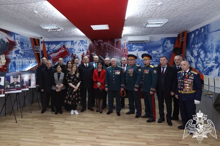 Командующий Северо-Кавказским округом Росгвардии почтил память павших защитников Отечества в Дагестане