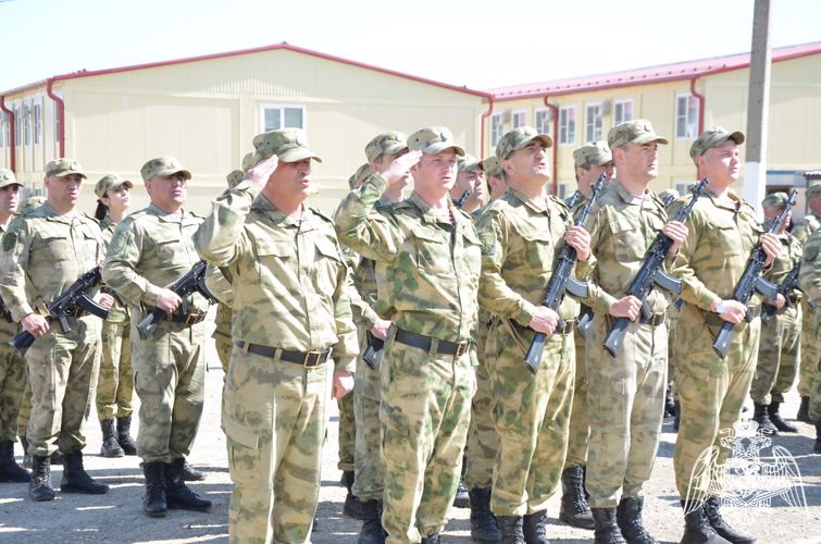 Воинским частям махачкалинского соединения Росгвардии вручены Боевые знамена