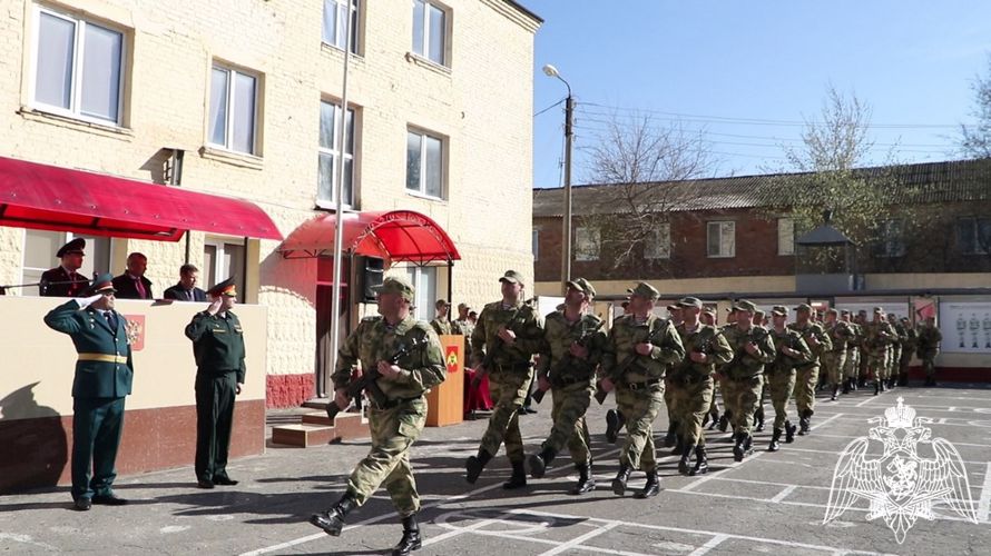 Воинским частям махачкалинского соединения Росгвардии вручены Боевые знамена