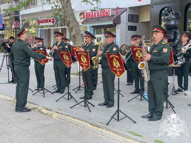 В Дагестане росгвардейцы провели персональный парад для ветерана Великой Отечественной войны