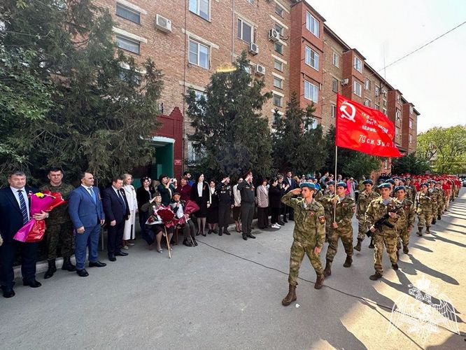 Росгвардия провела «Парад у дома ветерана» в Кизляре