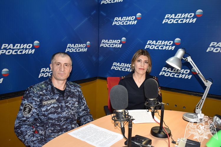  В эфире дагестанского радио росгвардейцы рассказали о своих дедах – участниках Великой Отечественной войны