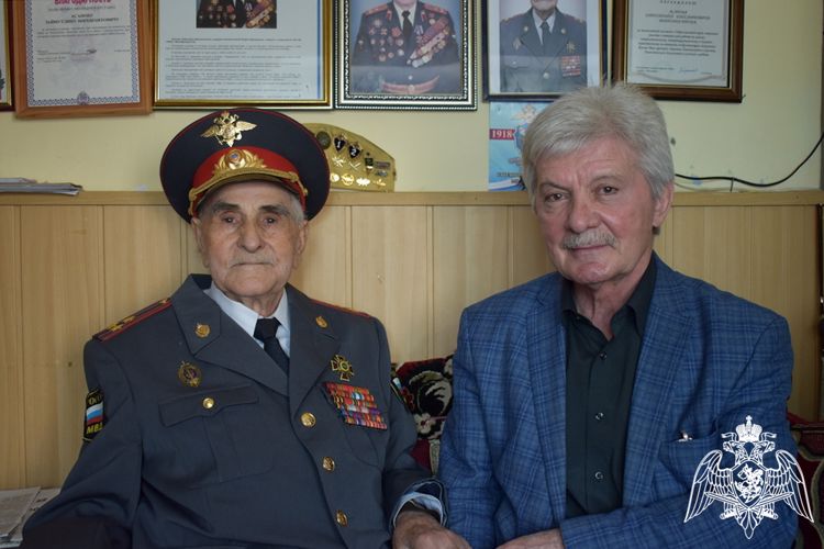 В Дагестане росгвардейцы поздравили ветеранов Великой Отечественной войны с Днем Победы
