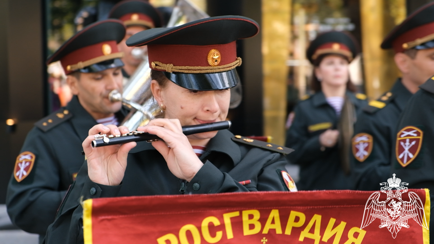 В Дагестане росгвардейцы провели персональный парад для ветерана Великой Отечественной войны