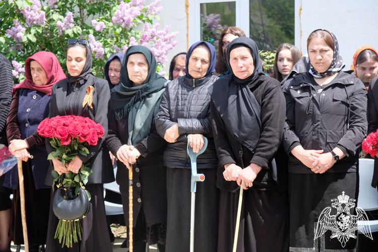 В Дагестане открыли мемориальный комплекс сотруднику СОБР Росгвардии