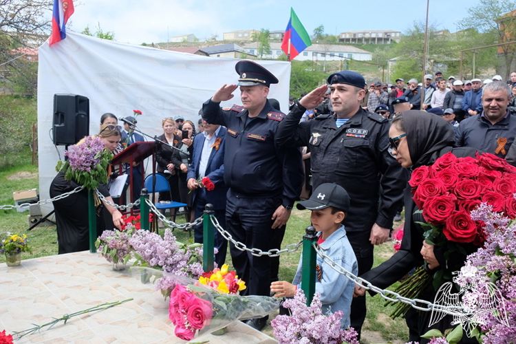 В Дагестане открыли мемориальный комплекс сотруднику СОБР Росгвардии