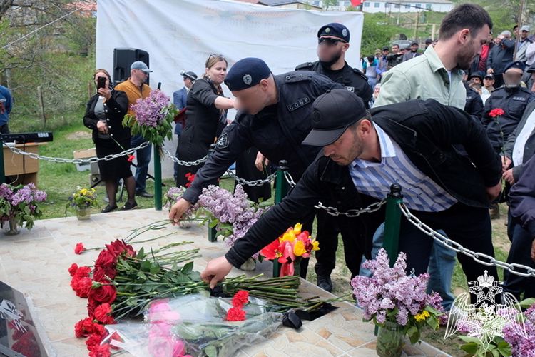В Дагестане открыли мемориальный комплекс сотруднику СОБР Росгвардии