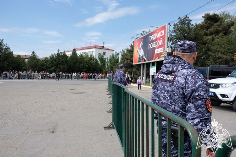 Росгвардейцы обеспечили охрану общественного порядка во время празднования Дня Победы в Дагестане