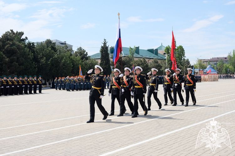 Росгвардейцы приняли участие в параде Победы в Каспийске 