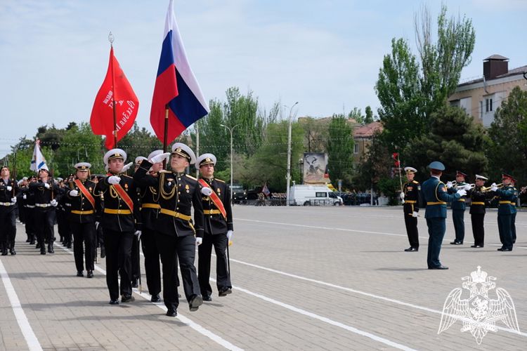 Росгвардейцы приняли участие в параде Победы в Каспийске 