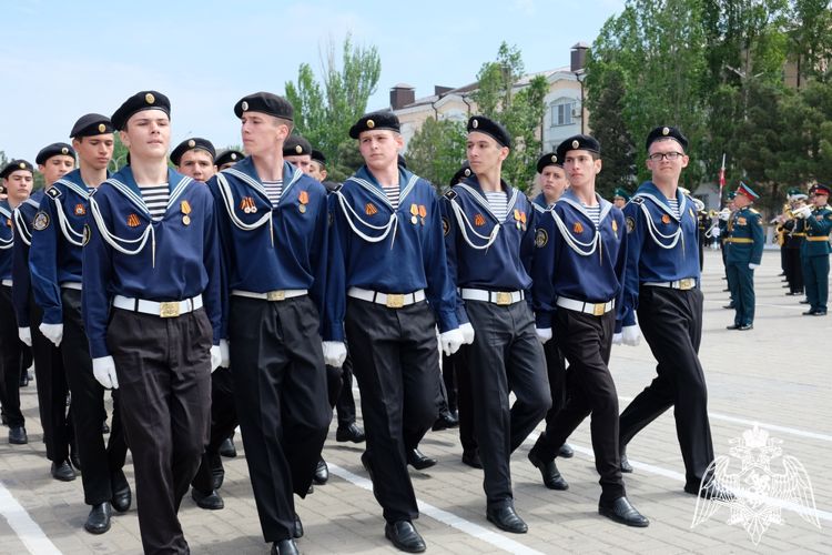 Росгвардейцы приняли участие в параде Победы в Каспийске 