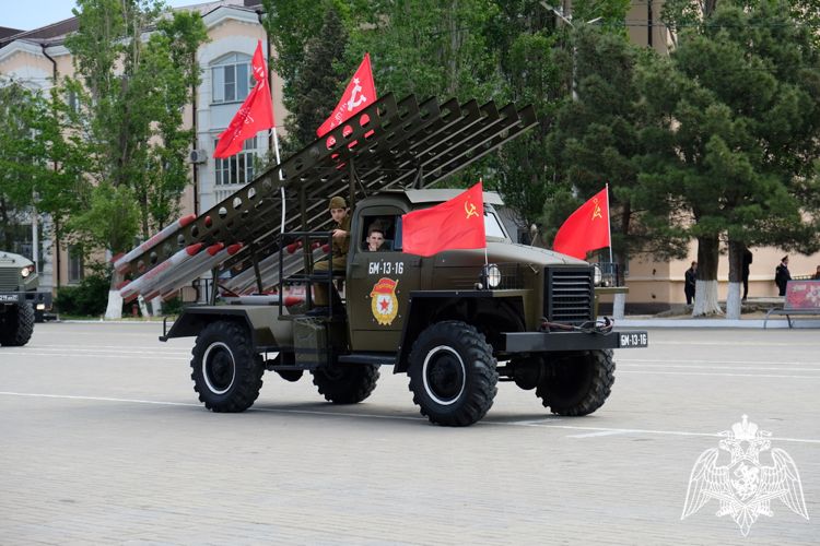 Росгвардейцы приняли участие в параде Победы в Каспийске 